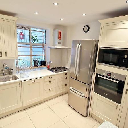 Modern 3-Bed House In Surrey Quays Villa ลอนดอน ภายนอก รูปภาพ