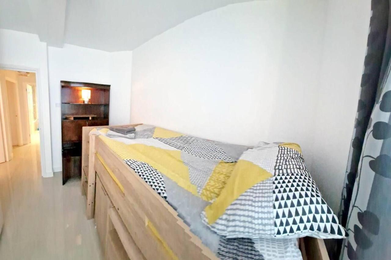 Modern 3-Bed House In Surrey Quays Villa ลอนดอน ภายนอก รูปภาพ