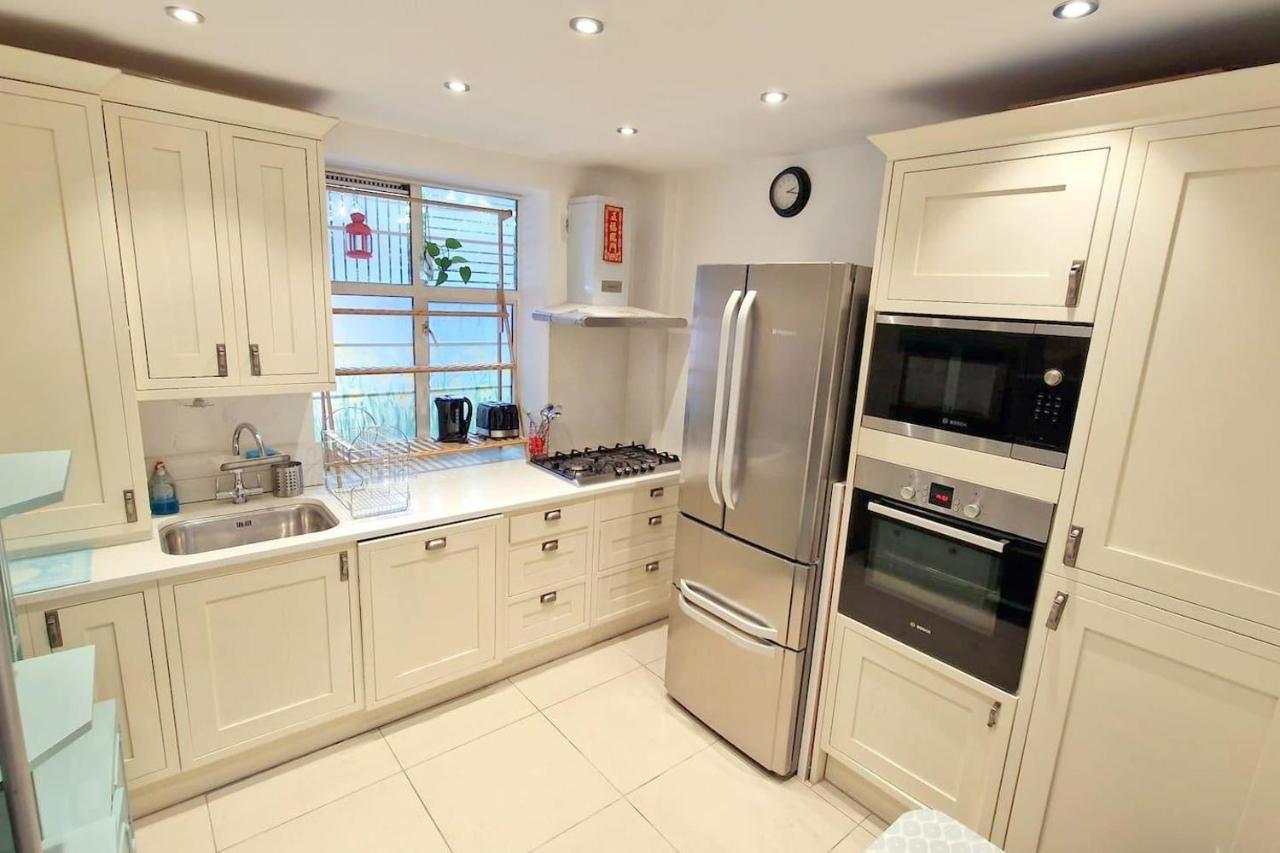 Modern 3-Bed House In Surrey Quays Villa ลอนดอน ภายนอก รูปภาพ